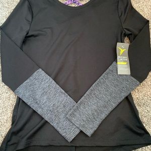 Long sleeve with purple strings in the back